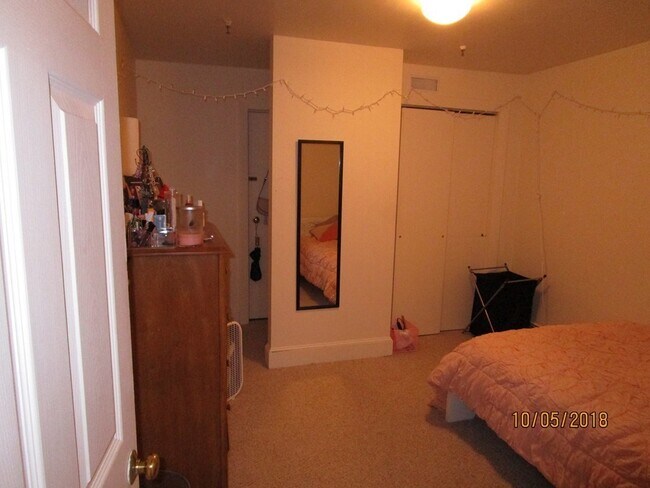 Building Photo - 120 Riverway