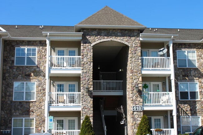 Primary Photo - Beautiful 2 Bedroom 2 Bathroom Located in ...