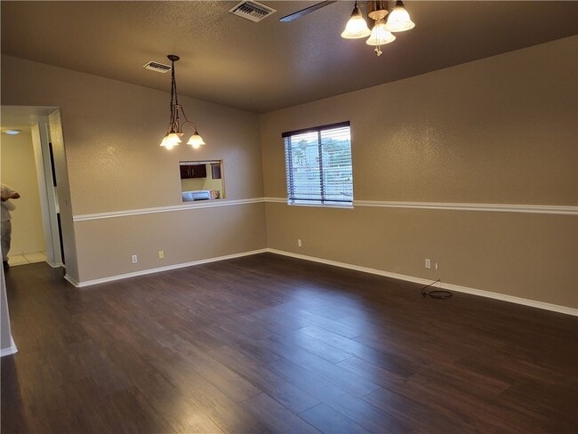 Building Photo - 2538 Country Club Ln