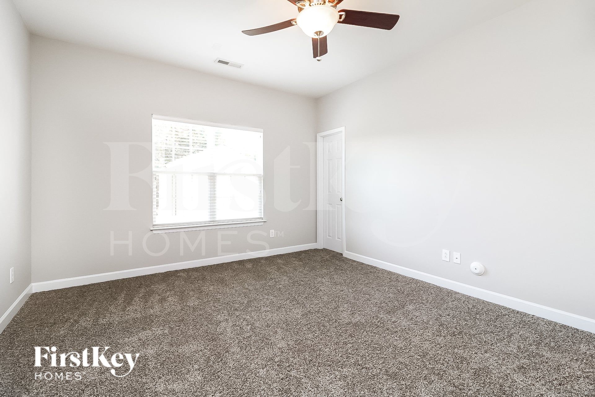Building Photo - 6255 Glen Way Dr