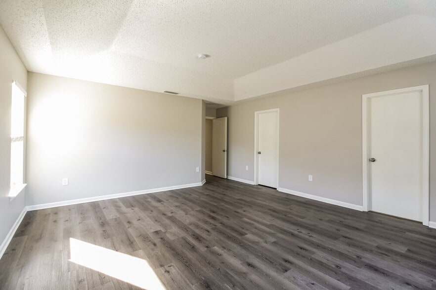 Building Photo - 76205 Deerwood Dr