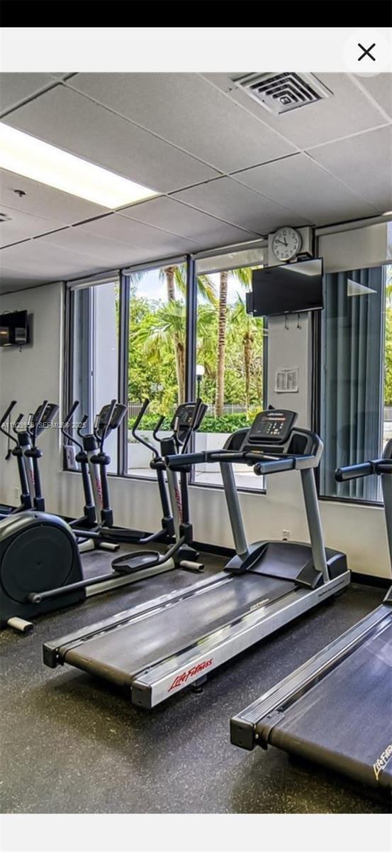 Building Photo - 100 Bayview Dr