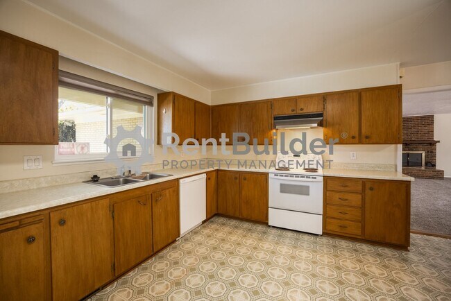 Building Photo - CALL US TODAY AT (505) 808-6467 TO SCHEDUL...