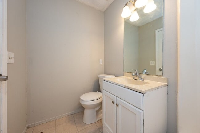 Building Photo - 581 Ridgewood Dr