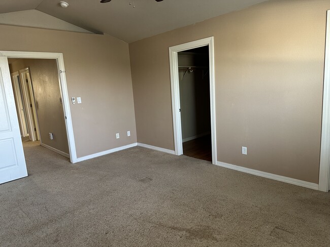 Master bedroom - 3150 Open Meadows Ct