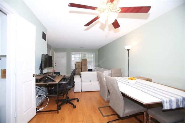 Building Photo - 2762 Farm Ln SE