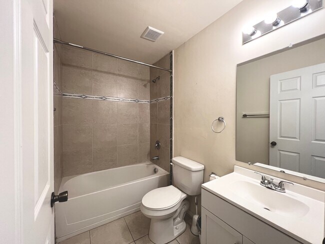 Building Photo - 3320 SW 7th Pl