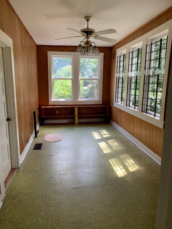 Breakfast Room / Sun Room - 735 Roseneath Ave
