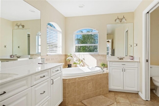 Building Photo - 5647 Vermont Ave