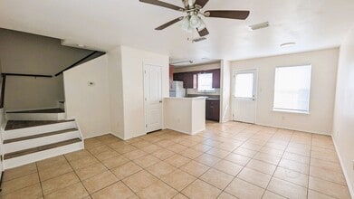 Building Photo - 813 W Arroyo Park Ln