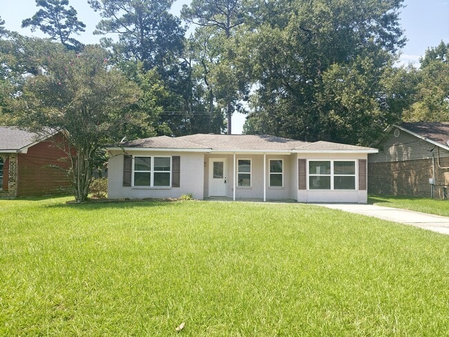 Primary Photo - 371 Forest Loop