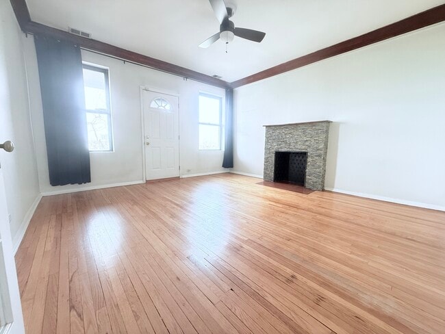 Building Photo - 1509 E 65th St