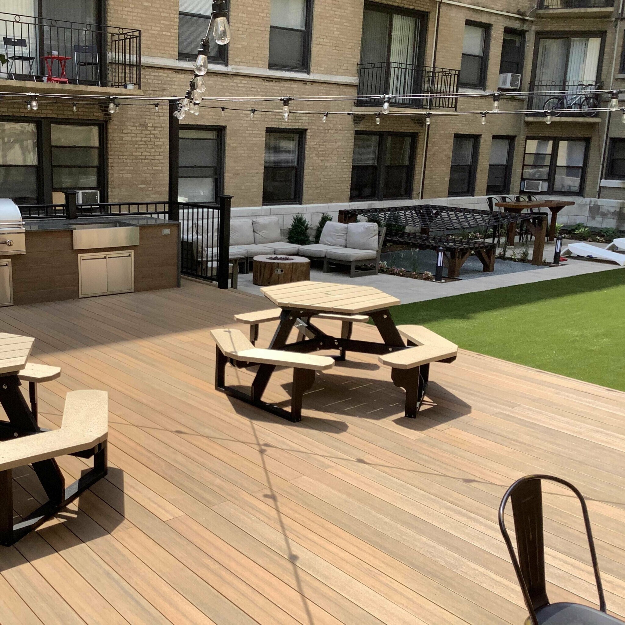 Building Photo - 4240 N Sheridan Rd