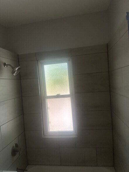Bathroom - 7125 S Woodlawn Ave