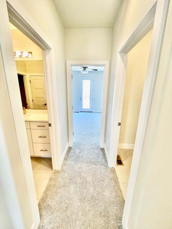 Building Photo - 632 Elmbrook Dr