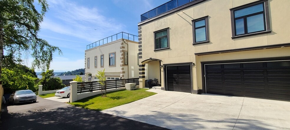 Building Photo - 1133 N 33rd Pl