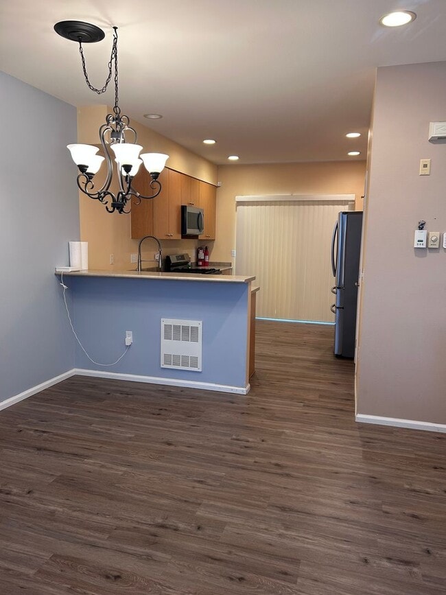 Building Photo - Charming & Modern 2-Bedroom Ashburn Community Townhome