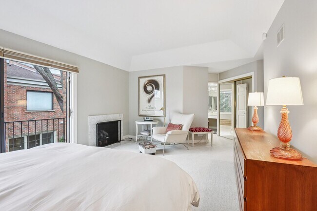 Building Photo - 19 Landmark St