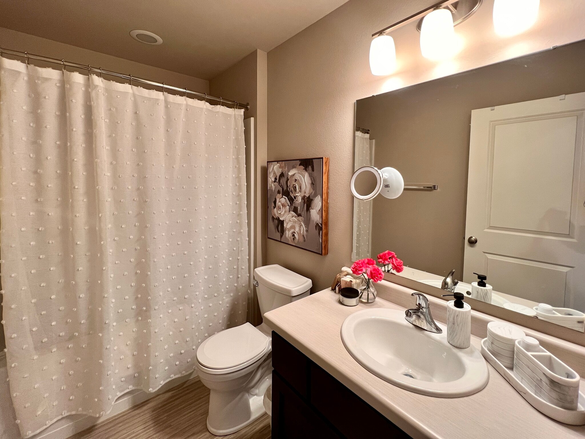 Upper Level Full Bath - 9751 Watts Rd