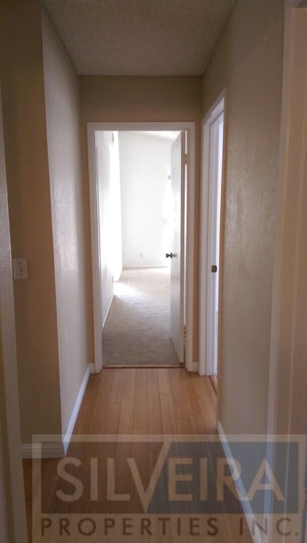 Building Photo - Captivating 3 bed 2 bath home in South Santa Maria.