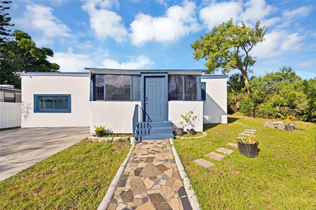 Building Photo - 1797 St