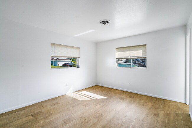 Building Photo - 924 Marlin Dr