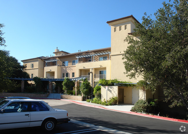 Building Photo - Oak Creek Senior Villas