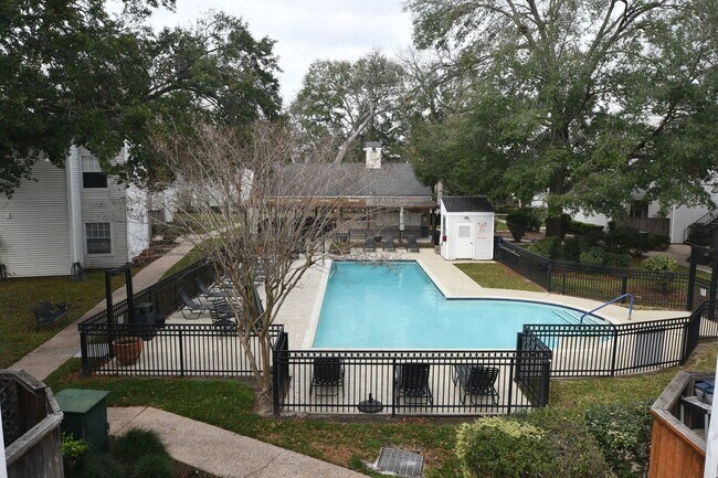 Building Photo - 9809 Richmond Ave.