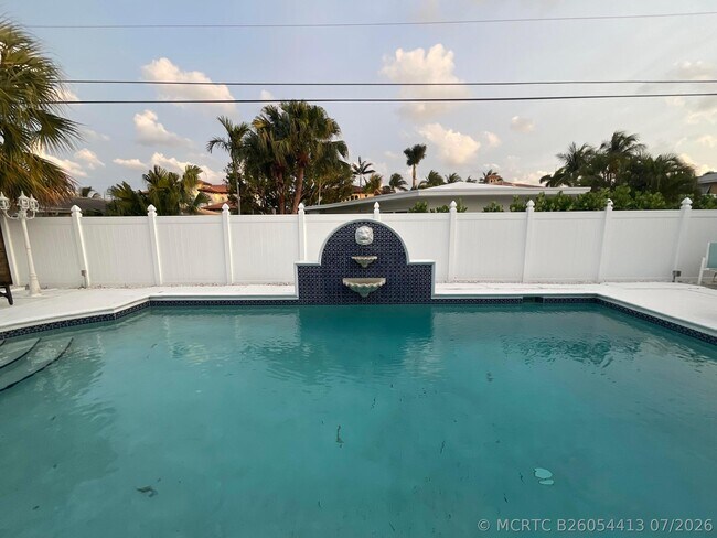 Building Photo - 1061 Bimini Ln