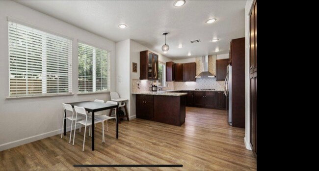 Building Photo - 4036 Escatta Ave