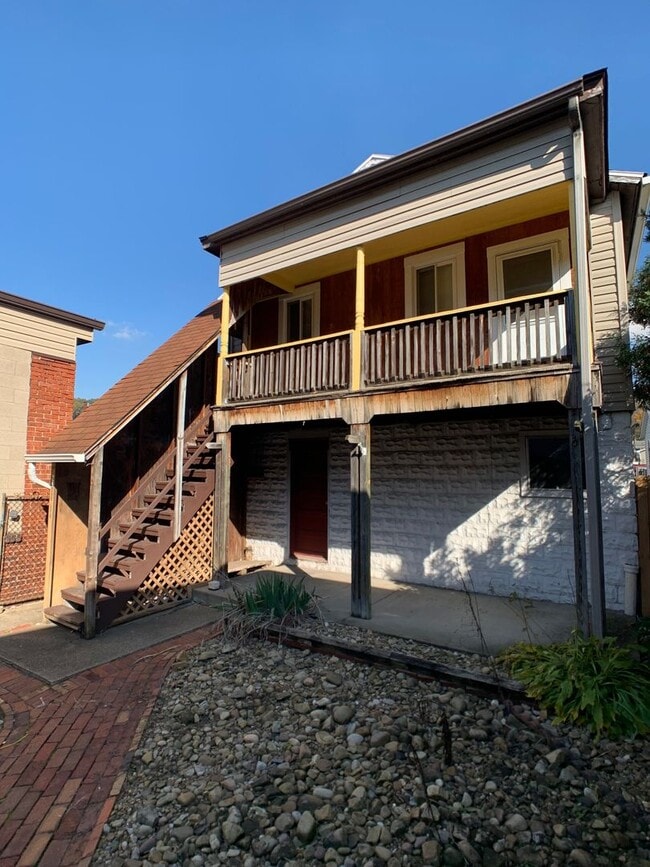 Building Photo - Cozy 1-Bedroom House With Garage!!