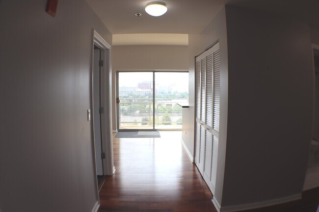 Building Photo - 100 N Hermitage Ave