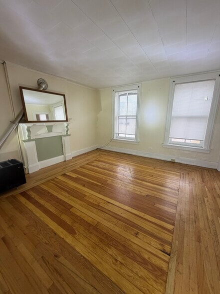 Building Photo - 46 Ida St