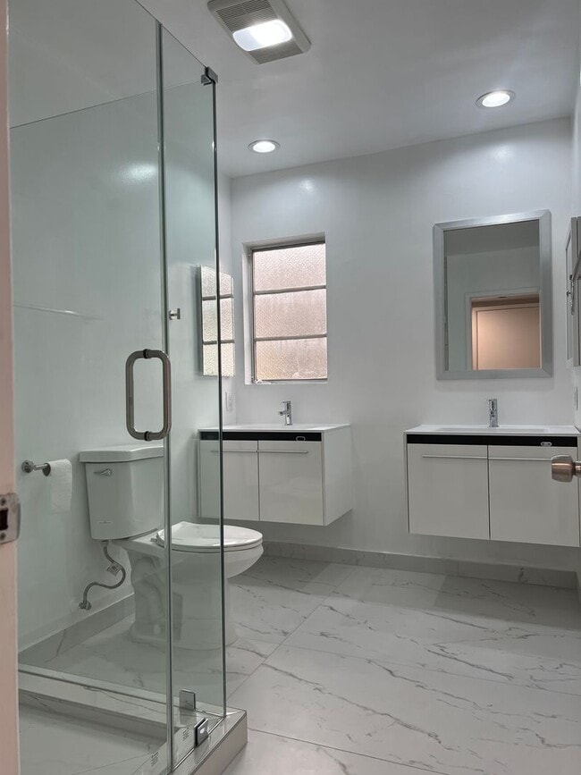 Building Photo - 1162 Raymond Ave