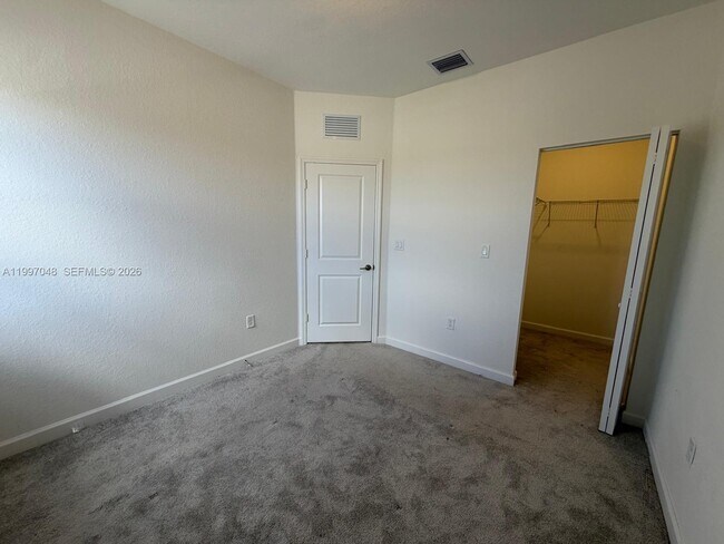 Building Photo - 2659 SE 28th Dr