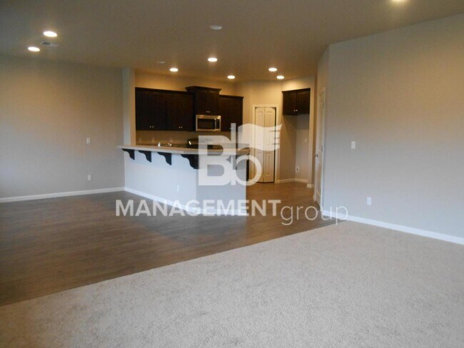 Building Photo - Newer NW Portland/Bethany Home Located In Abby Creek!