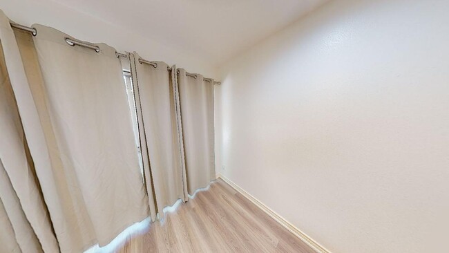 Building Photo - Gorgeous Condo nestled right on Lady Bird ...