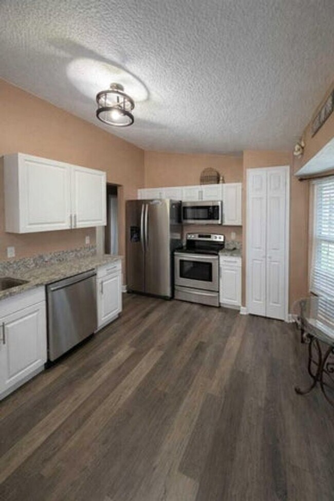 Building Photo - 15665 66th Ct N