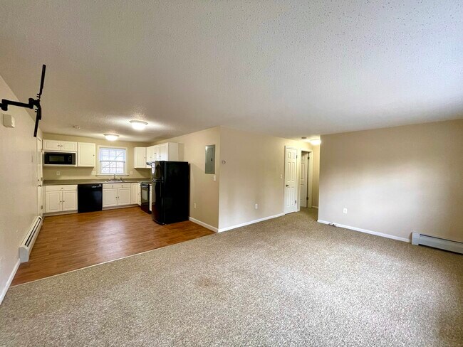 Building Photo - 5 Grandview Dr