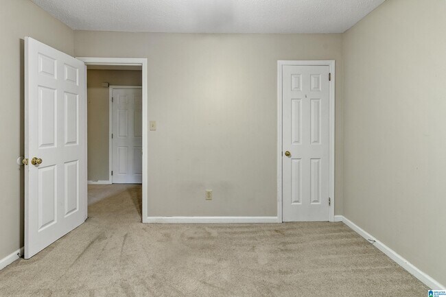 Building Photo - 22 Ashford Cir