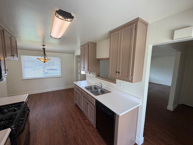 Building Photo - 465 Stansbury Dr