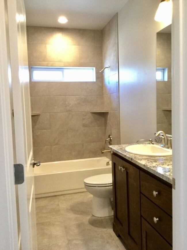 Building Photo - Stunning Newer Build in Stonegate Estates!!