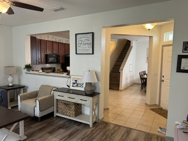 Building Photo - Spring Move in Special:  2nd month rent is FREE if you sign a lease before the end of July.