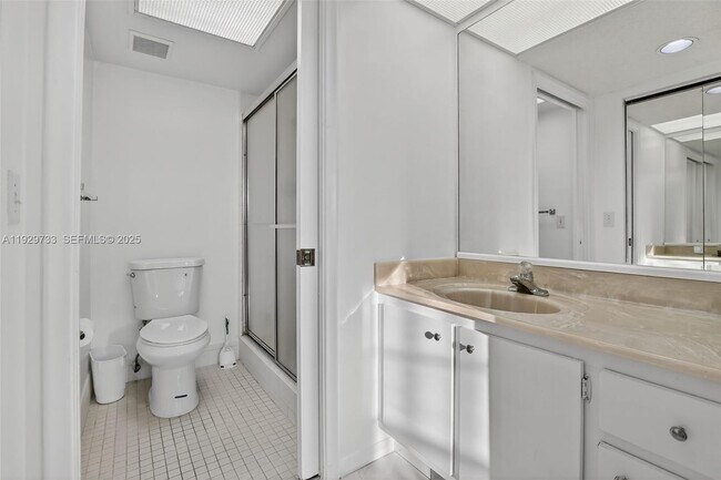 Building Photo - 900 SW 128th Ave