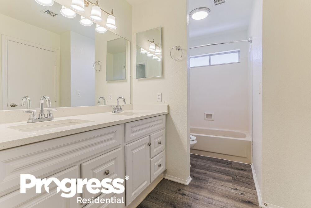 Building Photo - 532 N Nassau