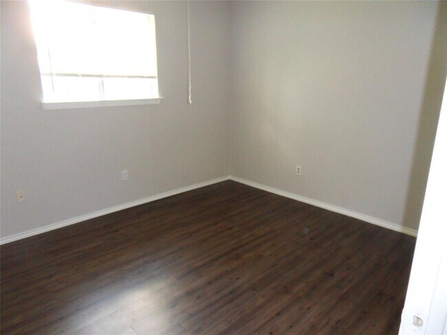 Building Photo - 811 Sirocco Dr