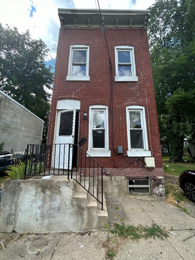 Building Photo - 3 bed 1 bath