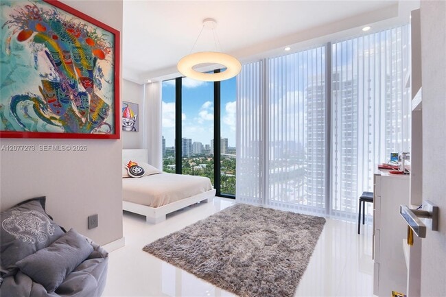 Building Photo - 18555 Collins Ave