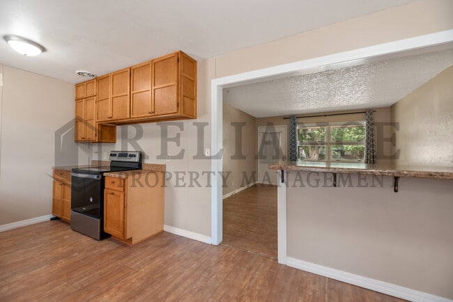 Building Photo - 4642 S vine Ave