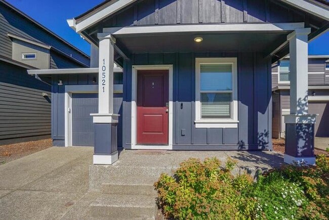 Building Photo - NEWER THREE BEDROOM WITH GARAGE